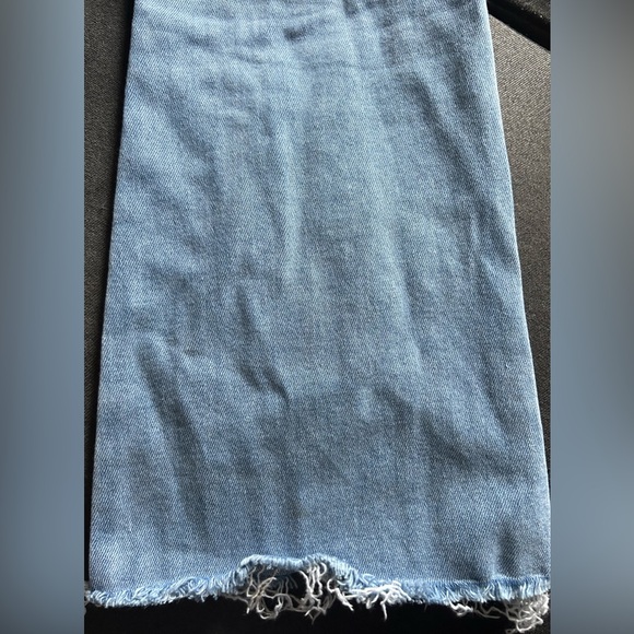 PAIGE, size 26”Rory Crop Flare w/ Raw Trim hems. Soft blue. Denim from heaven - Picture 7 of 11